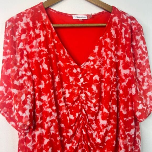 Calvin Klein Women’s 3X Red Abstract Ruched Blouse‎ V-Neck Stretch Top Plus Size - Picture 2 of 9